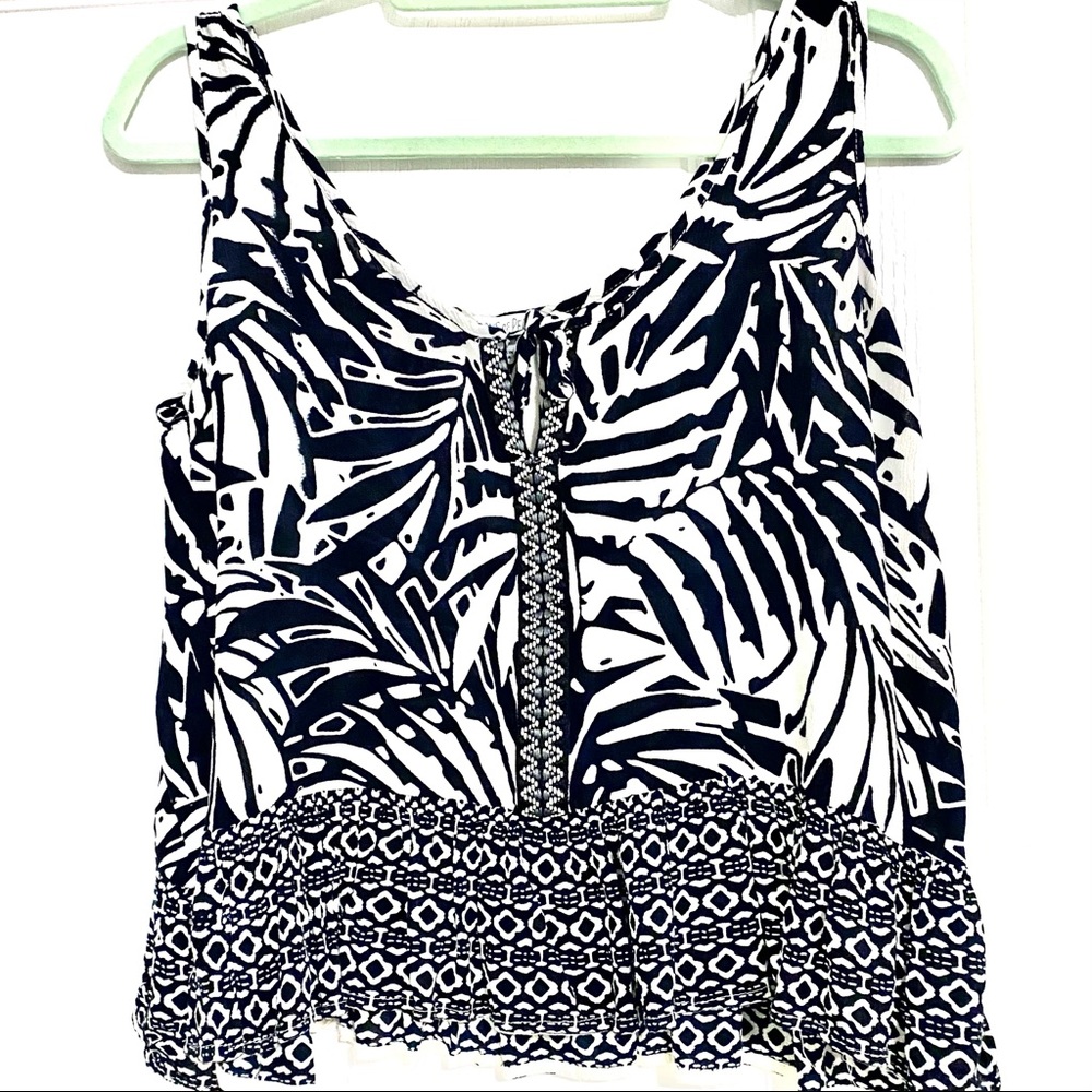 sleeveless shirt